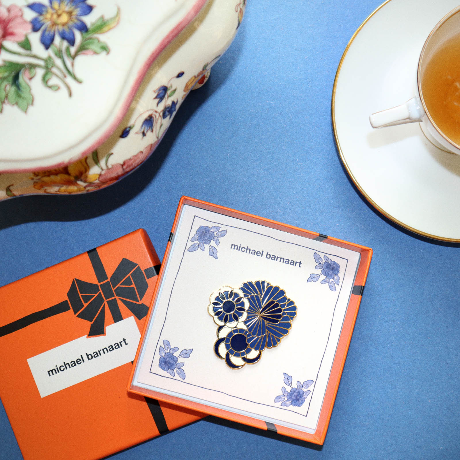 Delftware floral brooche - Michael Barnaart - Image 2